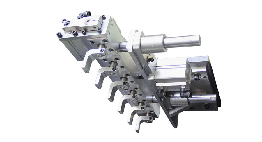 Rotary Trimming 

Configuration for extrusion blow molding machines